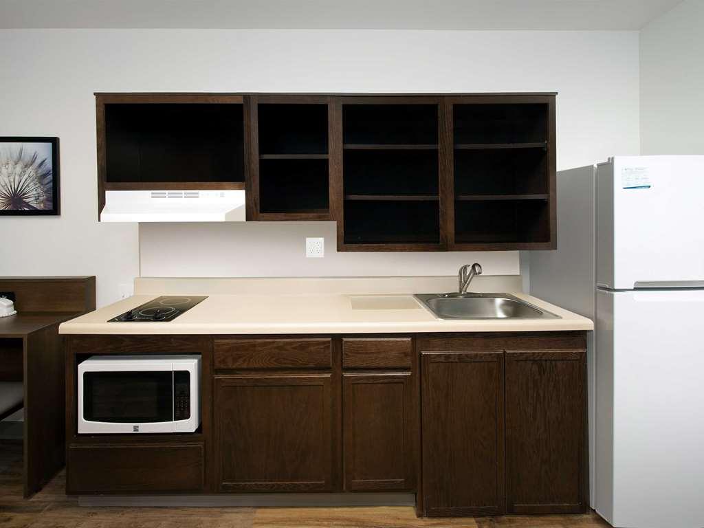 Woodspring Suites Chicago Tinley Park Room photo